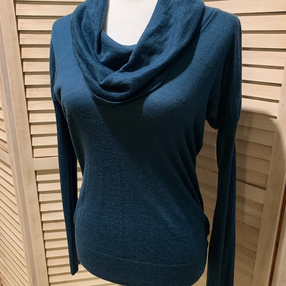 Sweater - Picture 2 of 4